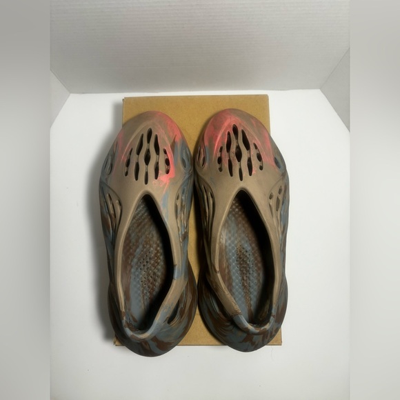 Adidas Yeezy Foam RNNR ‘MX Sand Gray’ 2021 - Picture 8 of 9